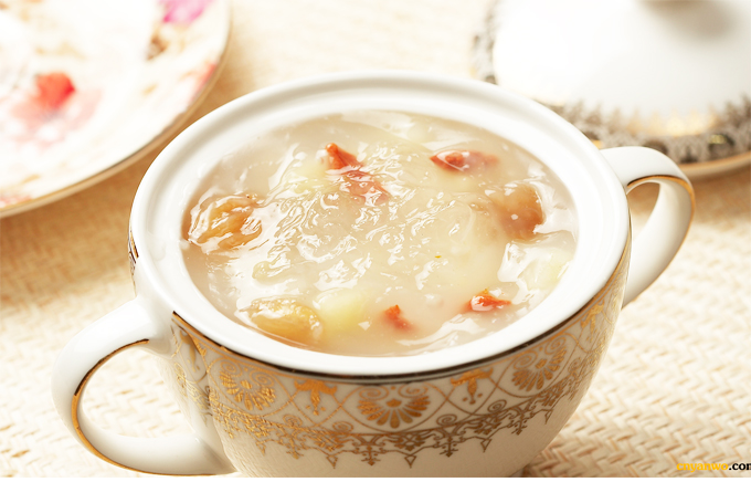 红枣莲子燕窝汤